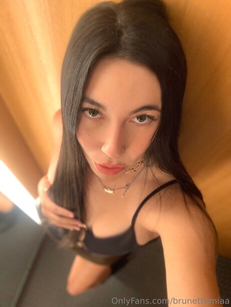 Brunettemiaa トップ女優 写真