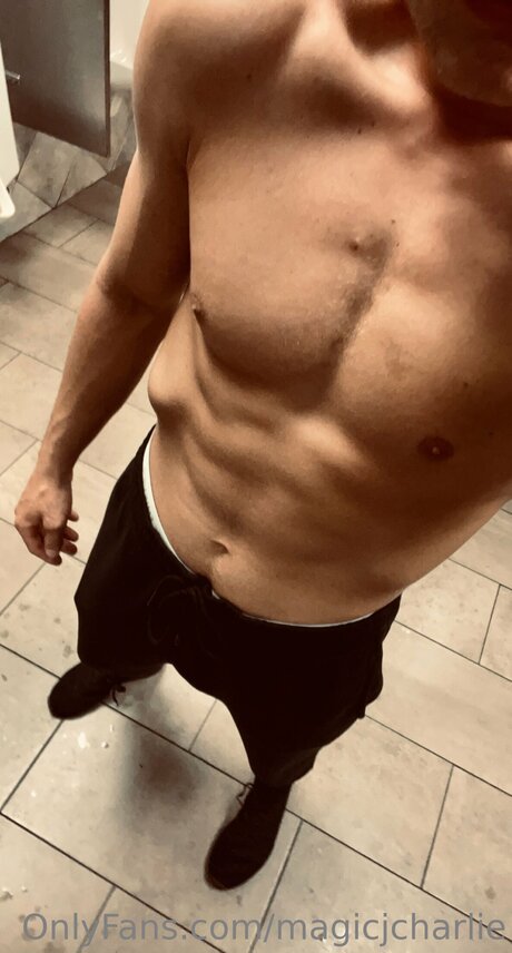 角質の女の子オンリーファンズ セクシー裸 写真