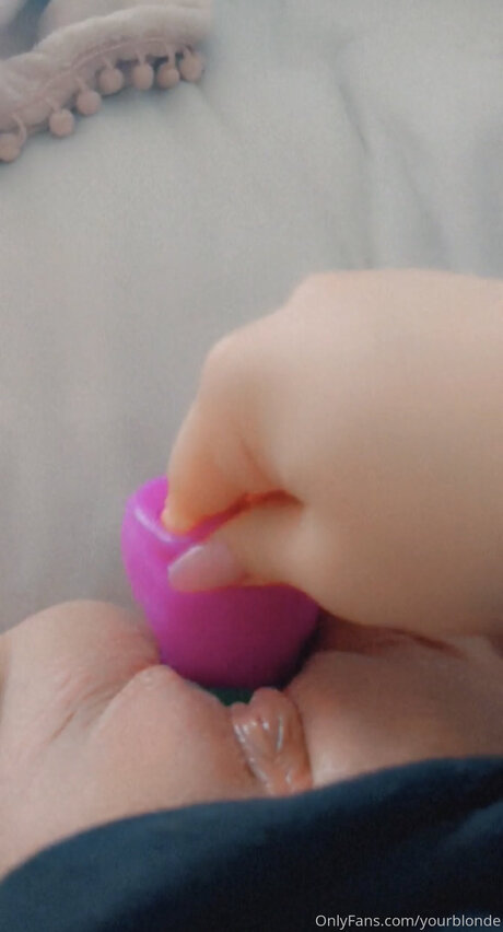 Yourblonde ポルノモデル 写真