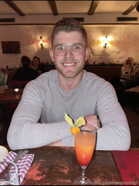 Goldenpromoting1 高品質のポルノスター 写真