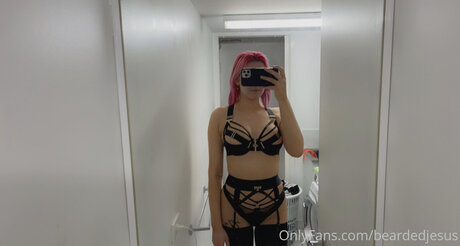 Beardedjesus 独占ポルノスター 写真