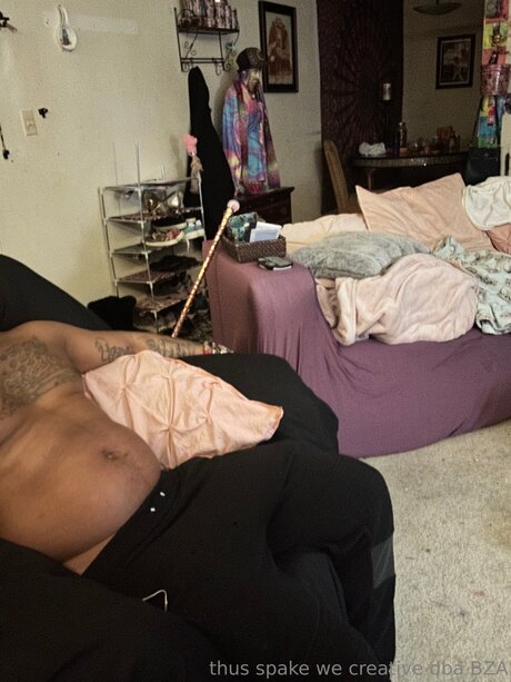 Thebza ポルノスター 独占 写真