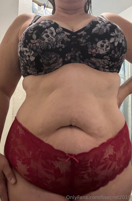 日本の熟女オンリーファンズ ホット ギャラリー