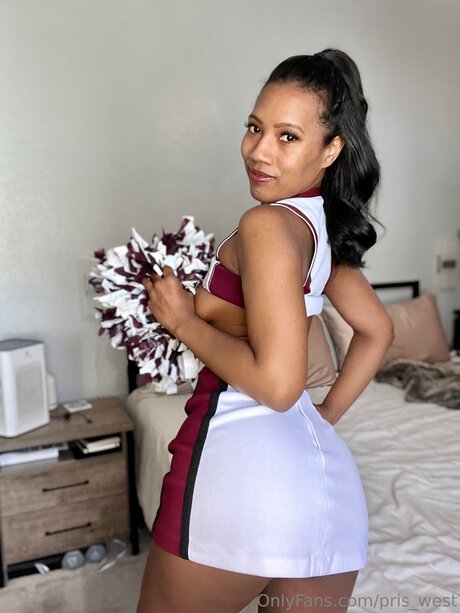 Pris West Free エロティック女優 写真