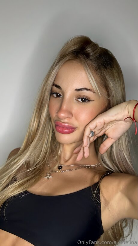 A Adelina 女優 写真