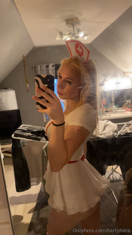 熟女 2P オンリーファンズ ホットxxx 写真