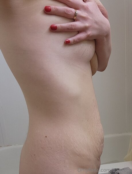 最もホットなティーンオンリーファン 無料セクシー 写真