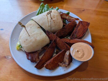 Softservewolf 女優 写真