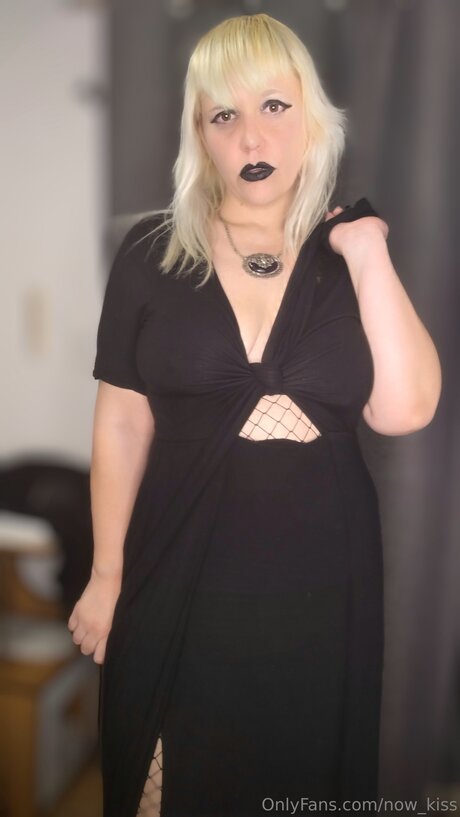 巨乳ストリップオンリーファンズ ポルノ ギャラリー