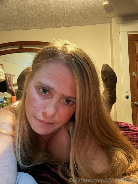 ティーンレズビアンオンリーファンズ アダルト無料 画像