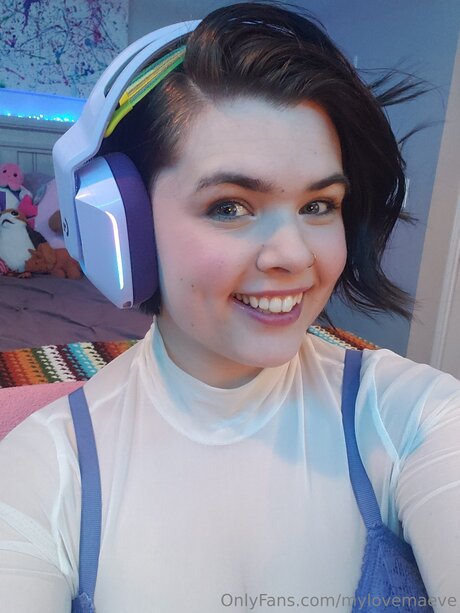 曲線美の女の子オンリーファンズ セクシー 画像