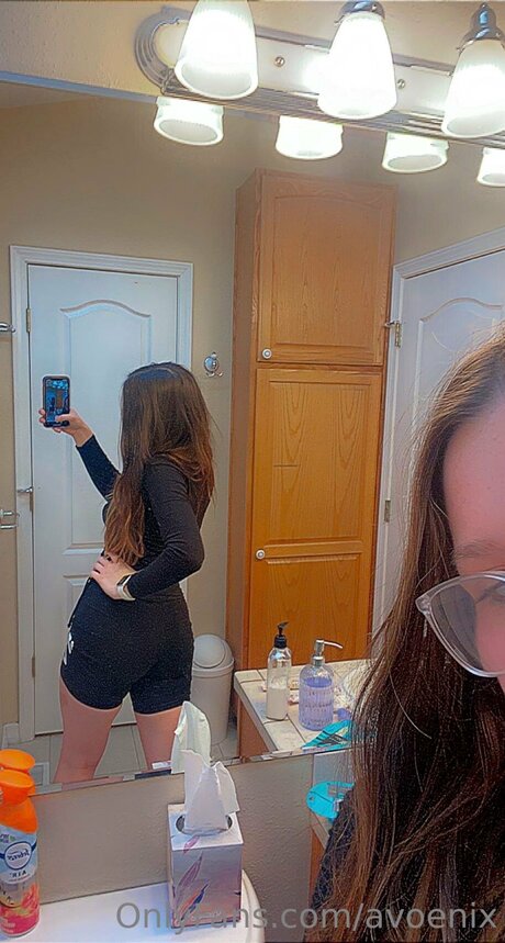 Vudubell エロティックなモデル 写真