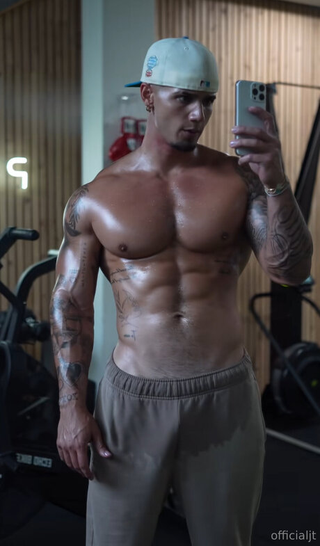 Officialjt 裸モデル 写真