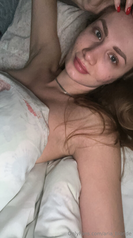 Aria Blonde アダルトスター アーカイブ