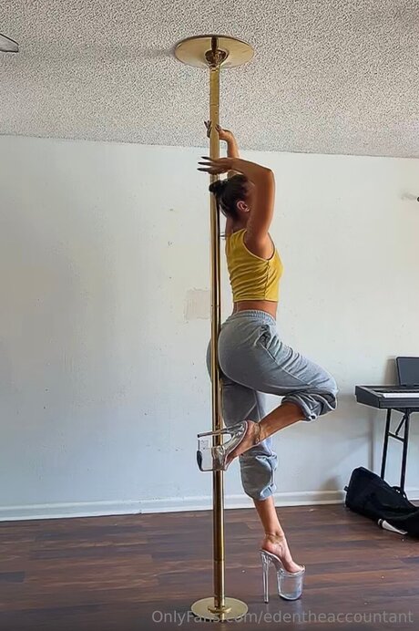 日本の熟女オンリーファンズ 無料セクシー 画像