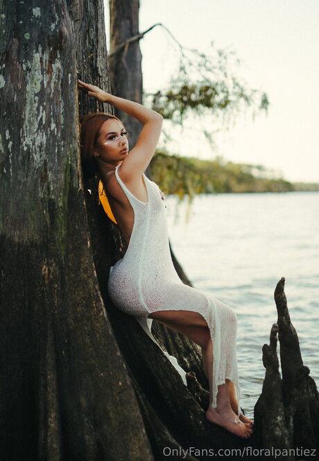 Floralpantiez ポルノスター 独占 写真