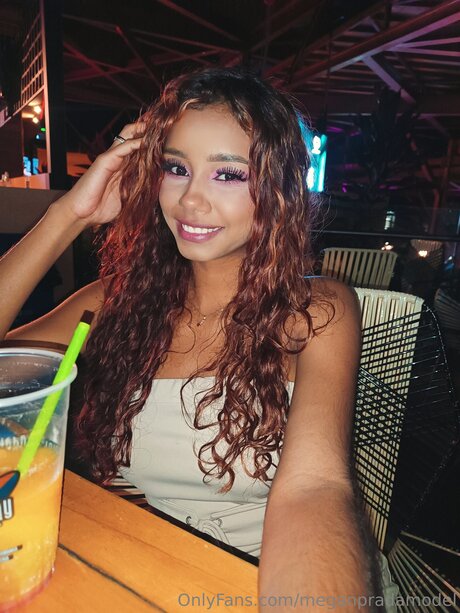 Meganpradamodel トップポルノスター 写真