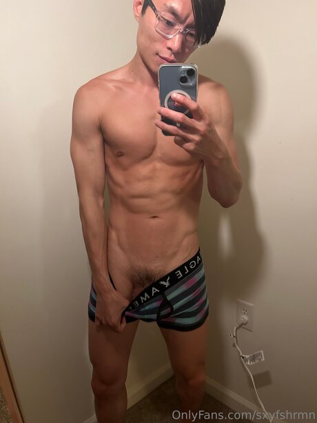 パイズリ オンリーファンズ ホット 写真