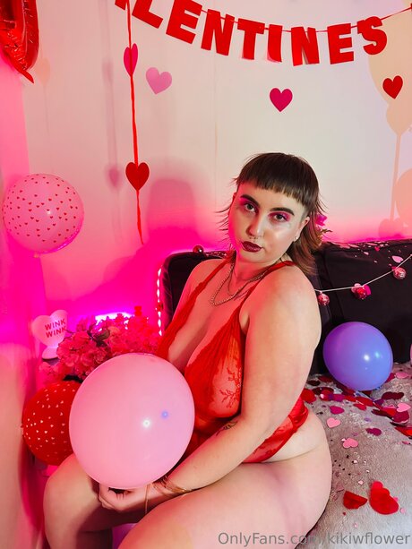 ティックトックスター オンリーファンズ セックス 画像