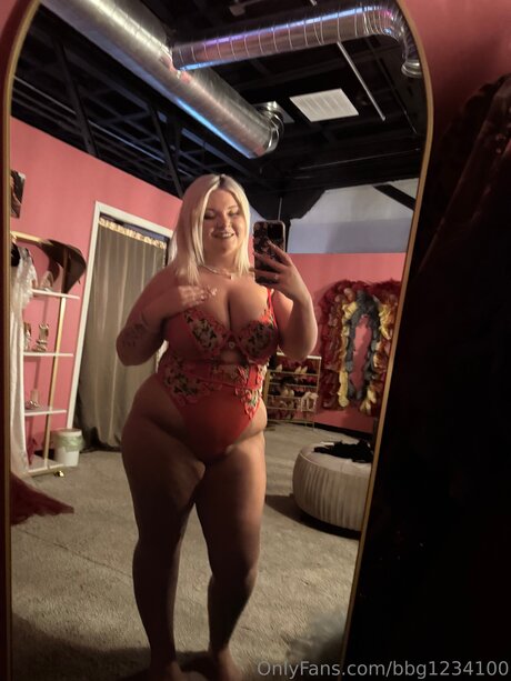 アジアン潮吹き オンリーファンズ 無料セックス 写真