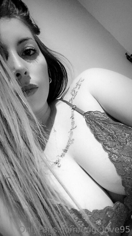 Irina950717 エロティックなモデル 写真