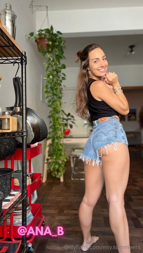 Miy Summeers 無料のポルノスター 画像