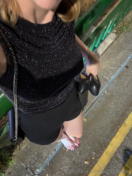 フェイスオンリーファン セクシー裸 写真