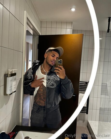 Tsinclair エロティックモデル 写真