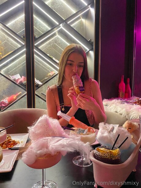 Dixyshmixy 裸のポルノスター アーカイブ