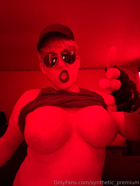 軍事オンリーファンズ セクシーヌード 画像