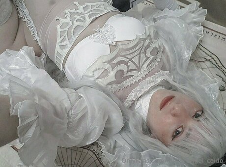 フラットオンリーファン 裸 写真