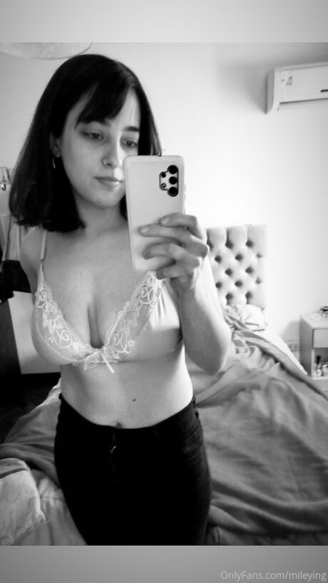 Emileying ポルノスター 画像