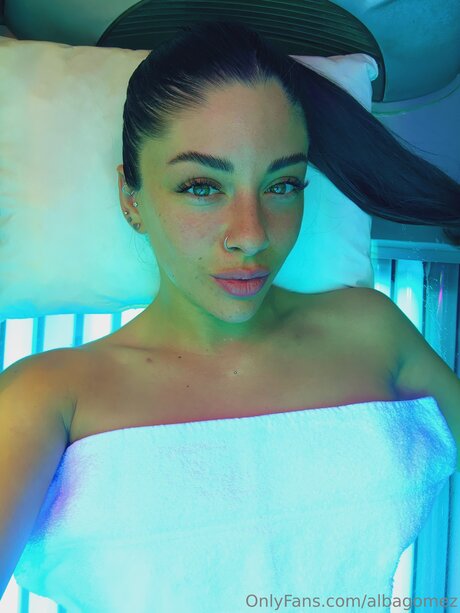 後背位オンリーファンズ 美しい 写真