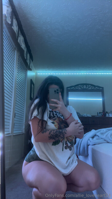 Allie Loveheart24 ポルノスター xxx 写真