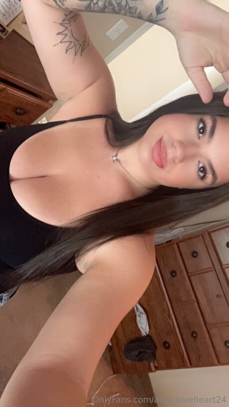 Allie Loveheart24 セックスポルノスター 写真