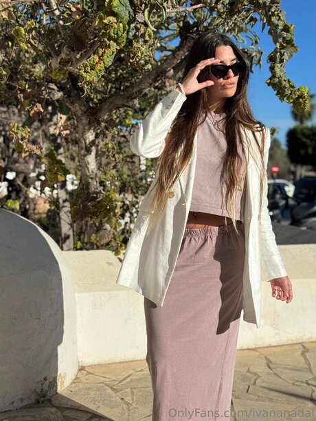 Ivinadal ポルノスター アート ギャラリー