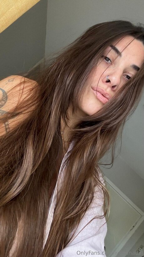 Ivinadal ポルノモデル 写真