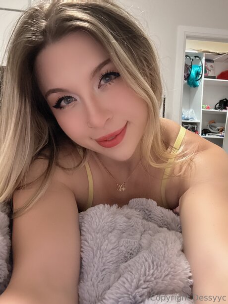 巨乳で痩せているオンリーファンズ えろた 写真