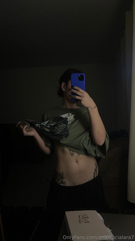 平らな胸のオンリーファンズ 美しい裸 アーカイブ