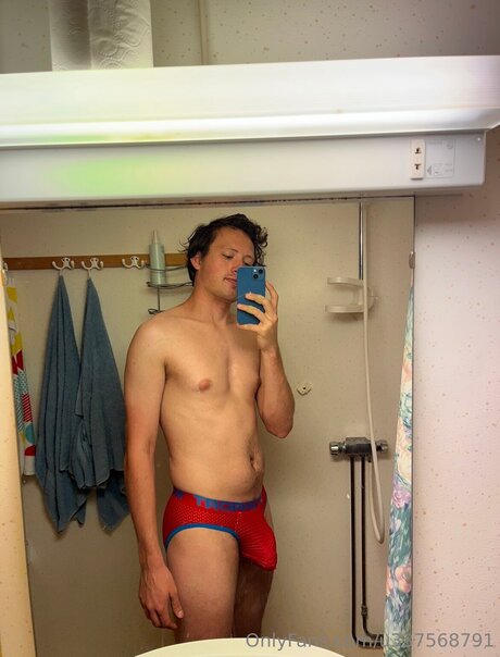 小さなおっぱいオンリーファンズ 美しいヌード 写真