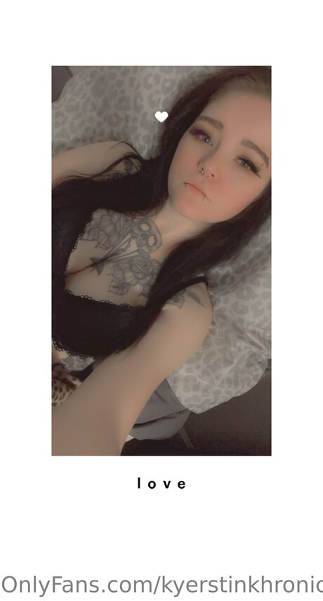 Kyerstinkhronic セクシーなスター 写真