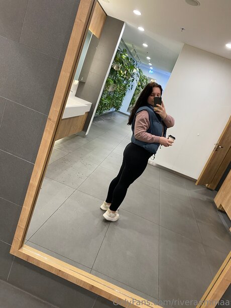 Riveraemmaa アダルトスター 写真