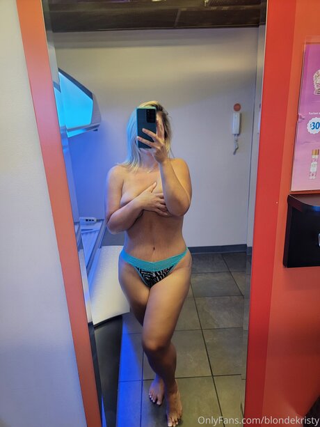 Blondekristy セックススター 画像