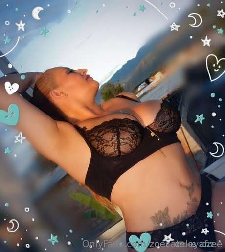 Zoecataleyafree 裸モデル ギャラリー