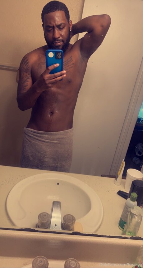 Freakyq ポルノ女優 写真