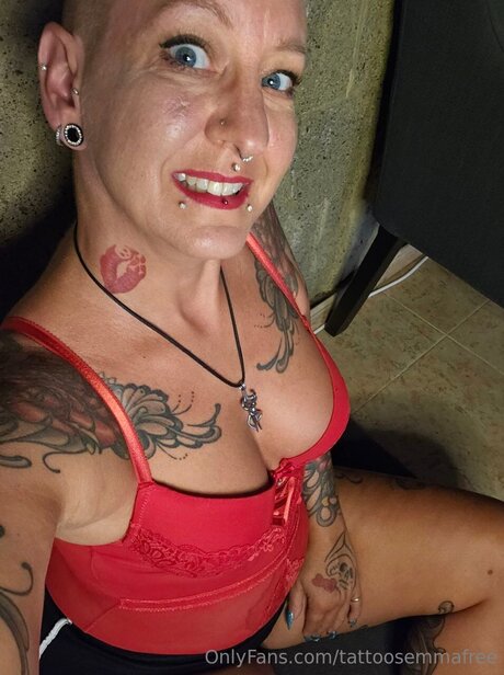 ディープスロートオンリーファンズ セクシー 画像