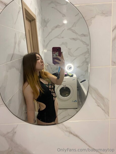 濃厚なヌードオンリーファンズ トップ ギャラリー