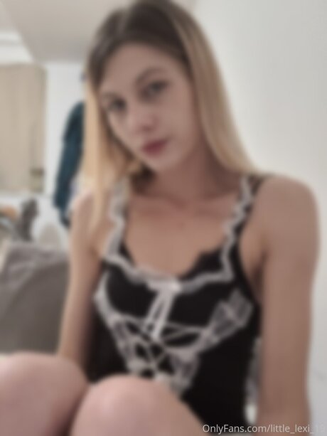 Little Lexi 19 ヌードモデル 写真