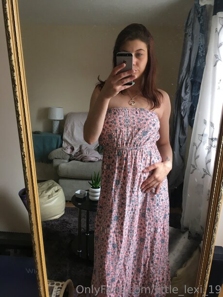 Little Lexi 19 写真集