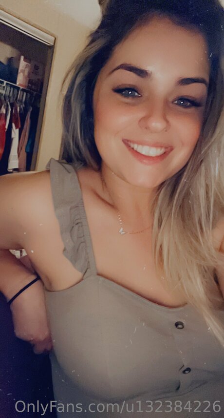 U132384226 アートモデル 画像